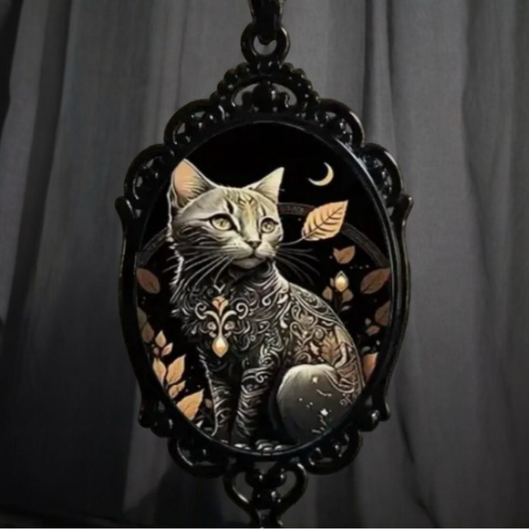 Sassy things for you Jewelry - Cat lovers! Vibrant light colored cat Portrait under glass~ leather rope.